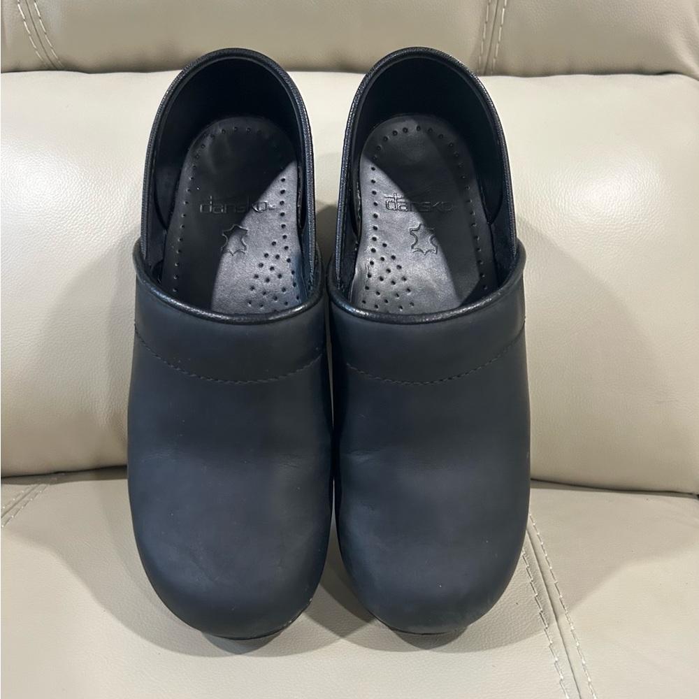 Dansko Black leather clogs sz38